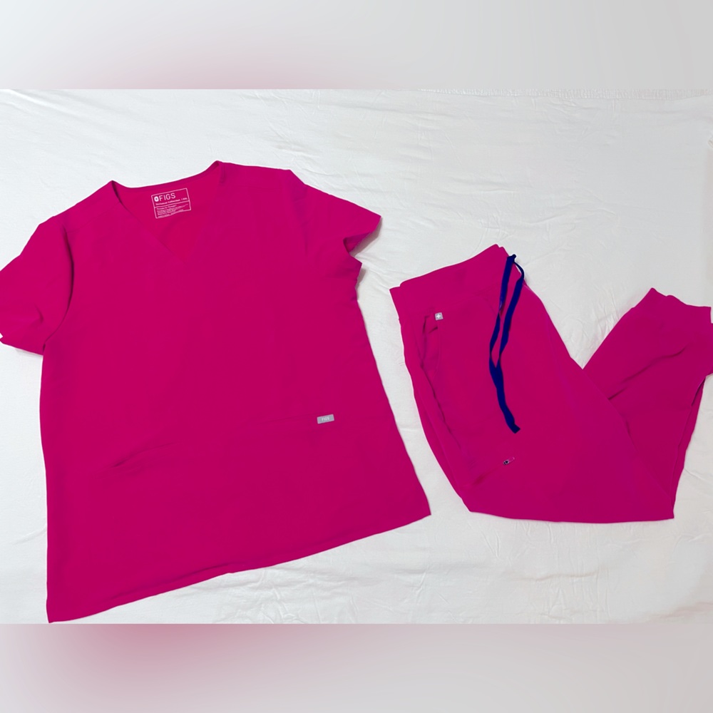 Figs scrub set (3-pocket Casma top; Zamora joggers) in ultra rose